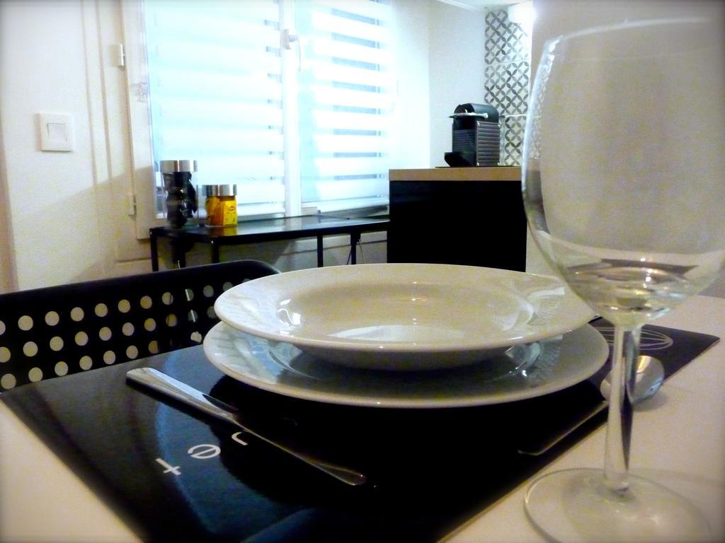 Duplex De Charme Au Coeur De Montmartre Apartment Paris Room photo