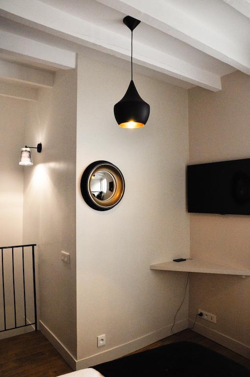 Duplex De Charme Au Coeur De Montmartre Apartment Paris Room photo